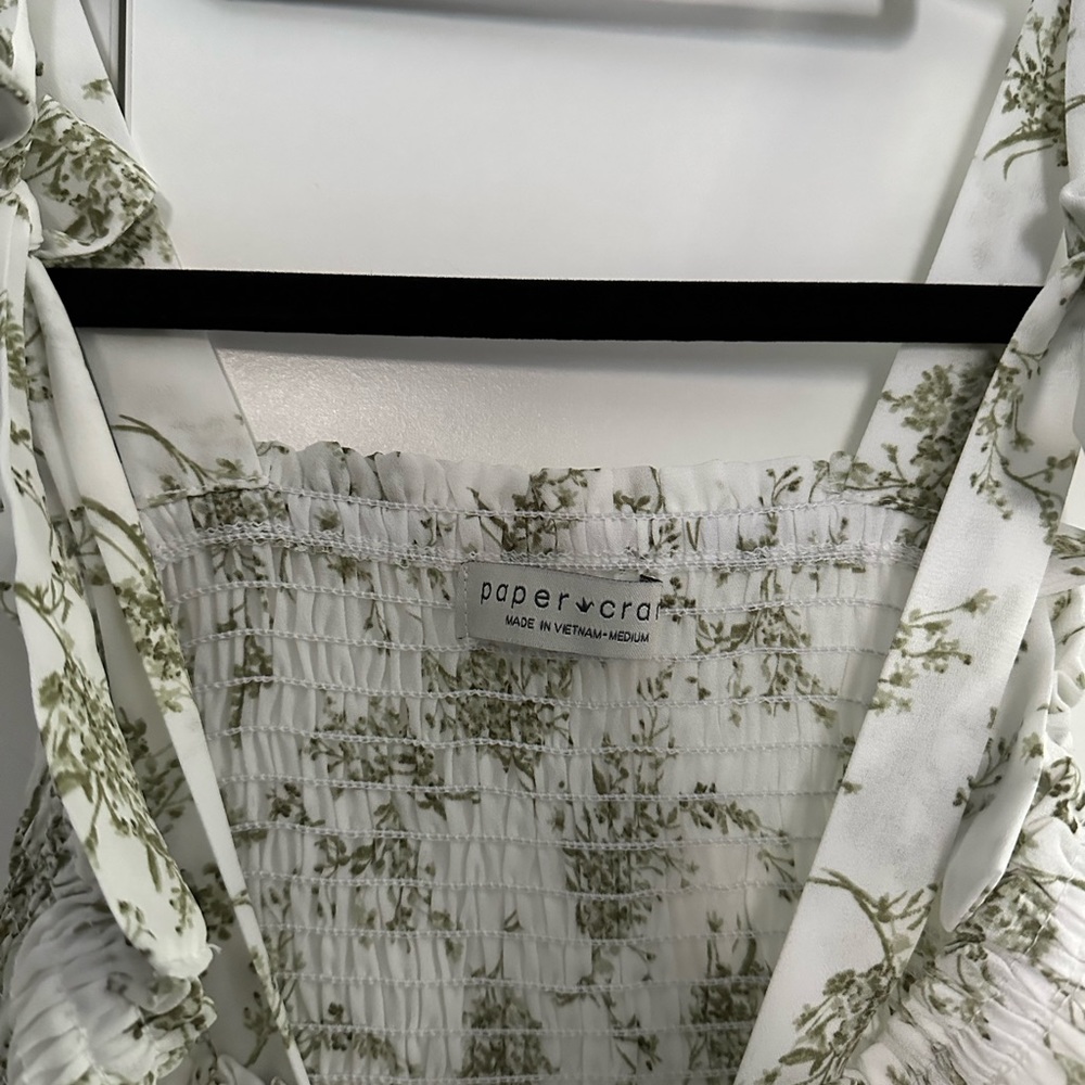 Cute Floral Ruffled Tank - Picture 3 of 4